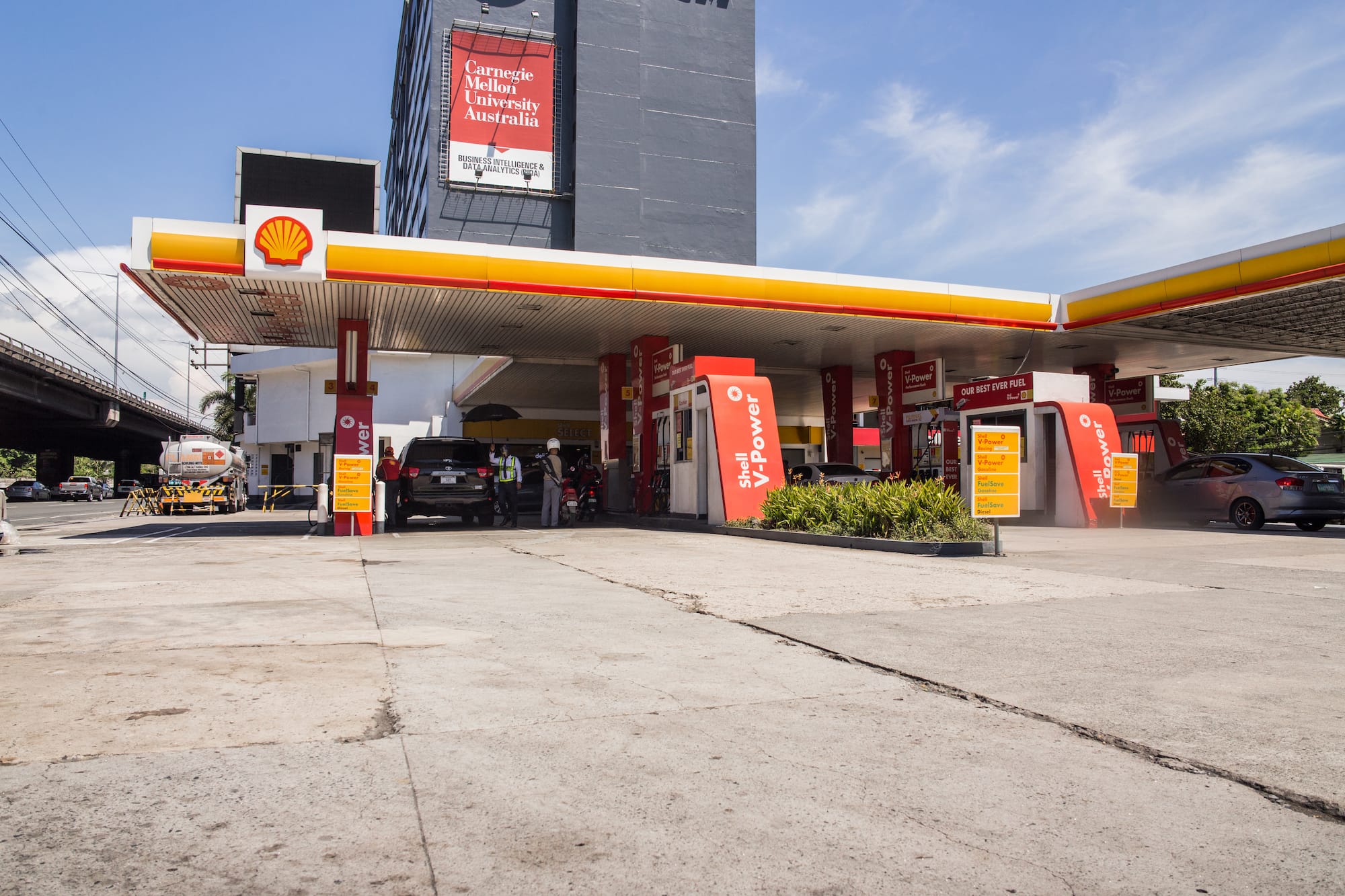 The Forecourt : Shell Magallanes